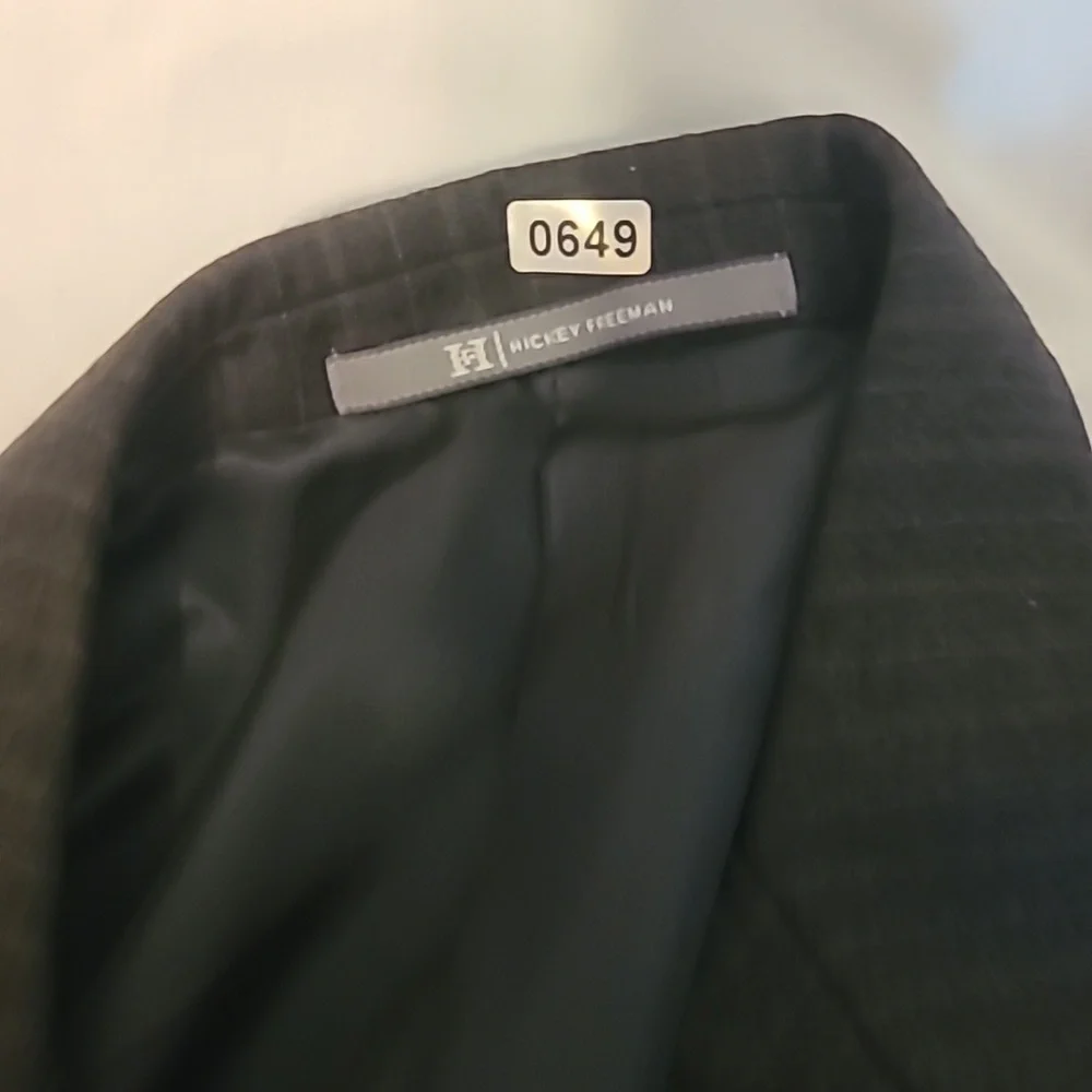 Hickey Freeman 43L 36x32 Charcoal Striped 3-Button Suit - Picture 10 of 10